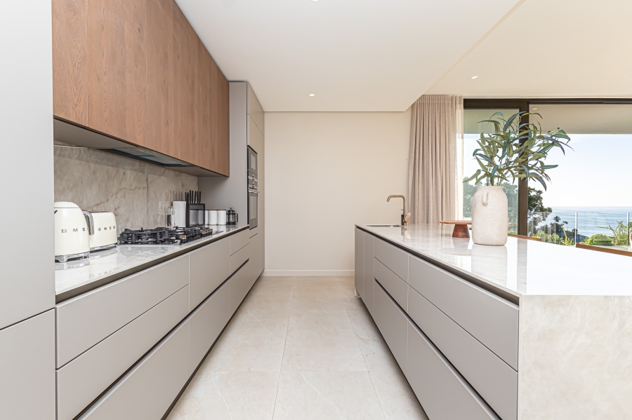 To Let 4 Bedroom Property for Rent in Fresnaye Western Cape